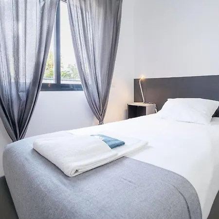 Oura V2 - Flores Villa